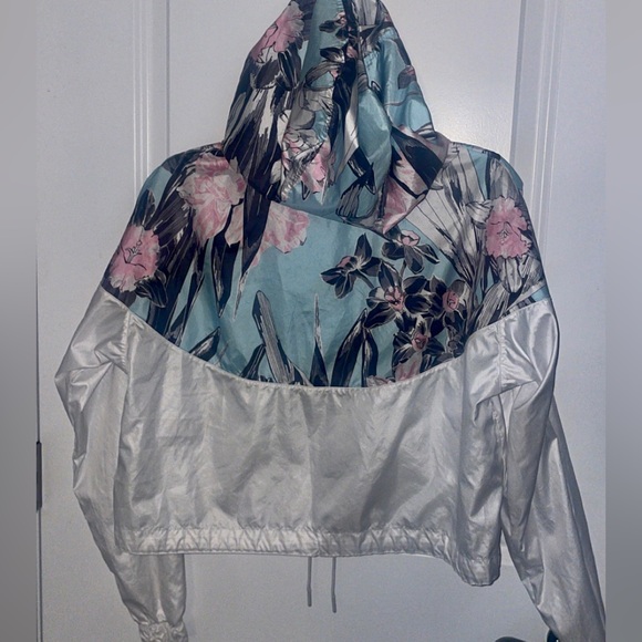 Floral Nike WindBreaker Zip-Up Jacket! - Picture 7 of 7
